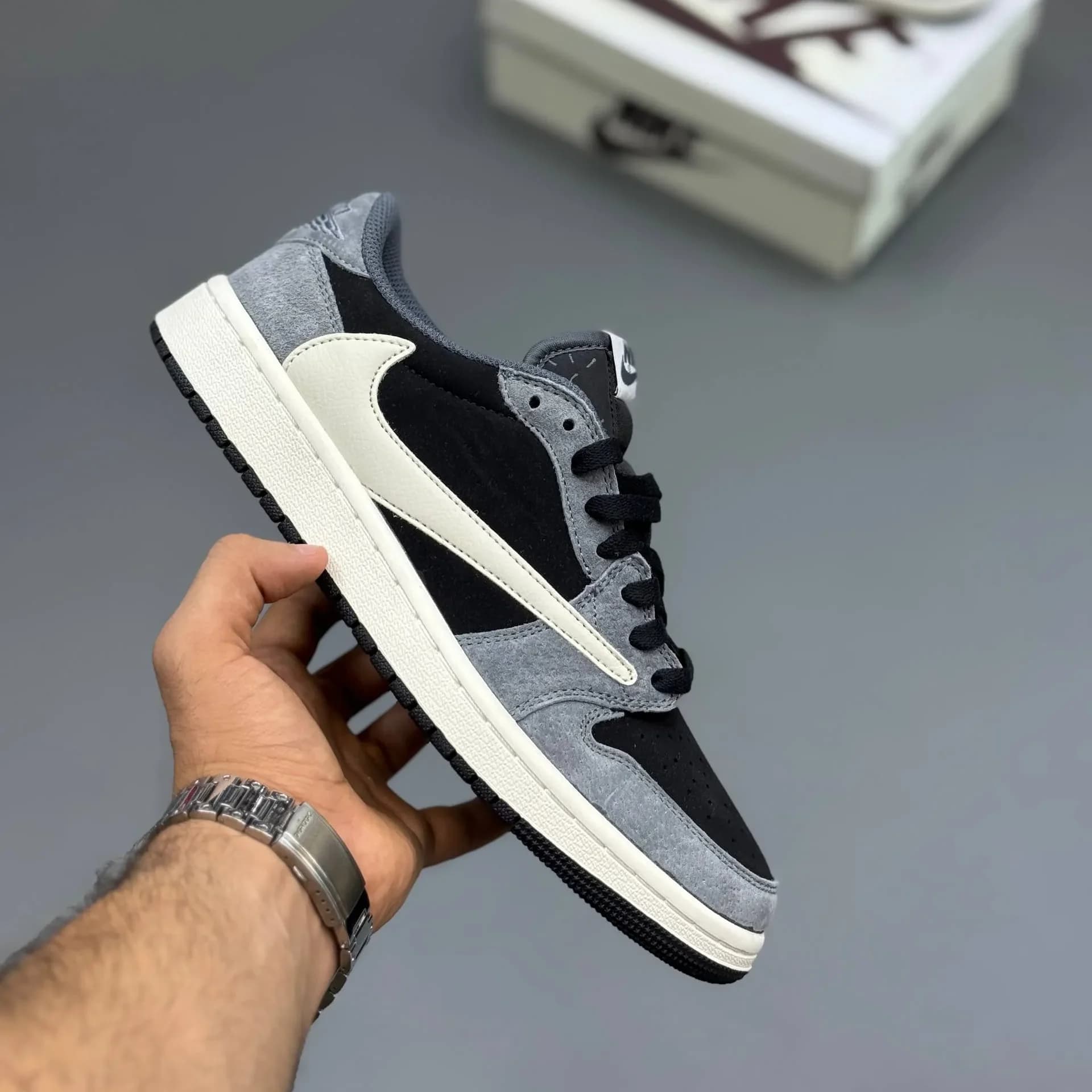 کفش نایک جردن تراویس مشکی طوسی مستر کوالیتی | Nike Air Jordan Travis Scott Master Quality