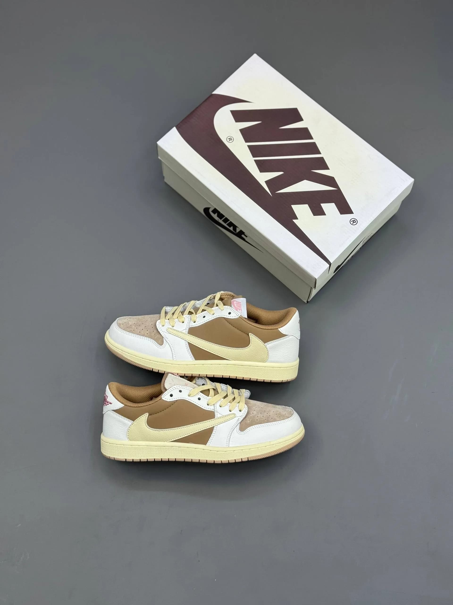 کفش نایک جردن تراویس قهوه ای سفید مستر کوالیتی | Nike Air Jordan Travis Scott Master Quality — تصویر ۳