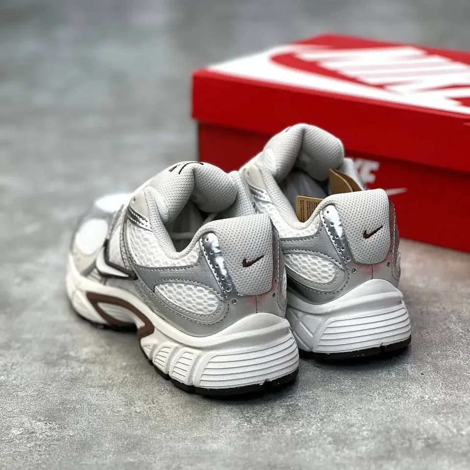 کفش نایک V5K سفید طوسی قهوهای مستر کوالیتی وارداتی | Nike V5K White Grey Brown Master Quality — تصویر ۴