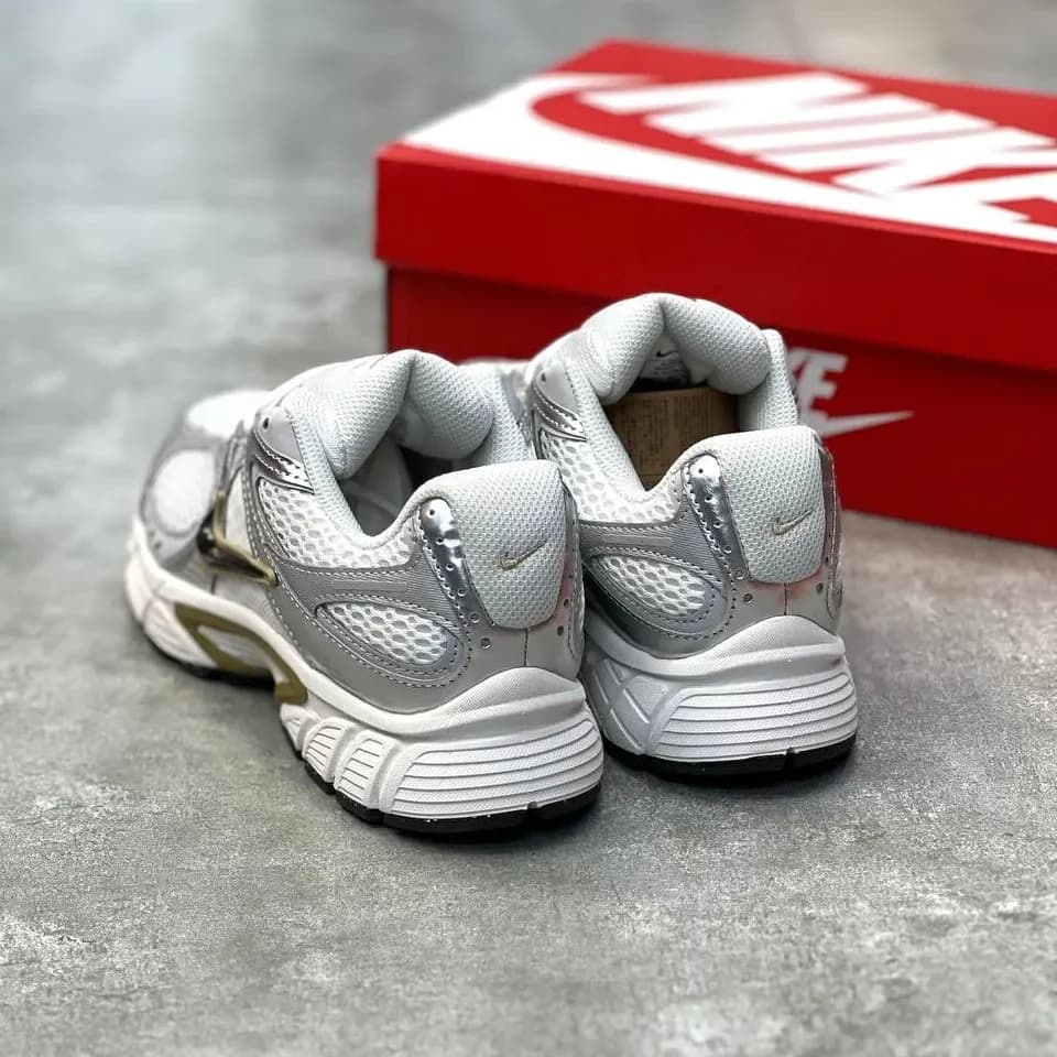 کفش نایک V5K سفید طوسی طلایی مستر کوالیتی وارداتی | Nike V5K White Grey Gold Master Quality — تصویر ۴