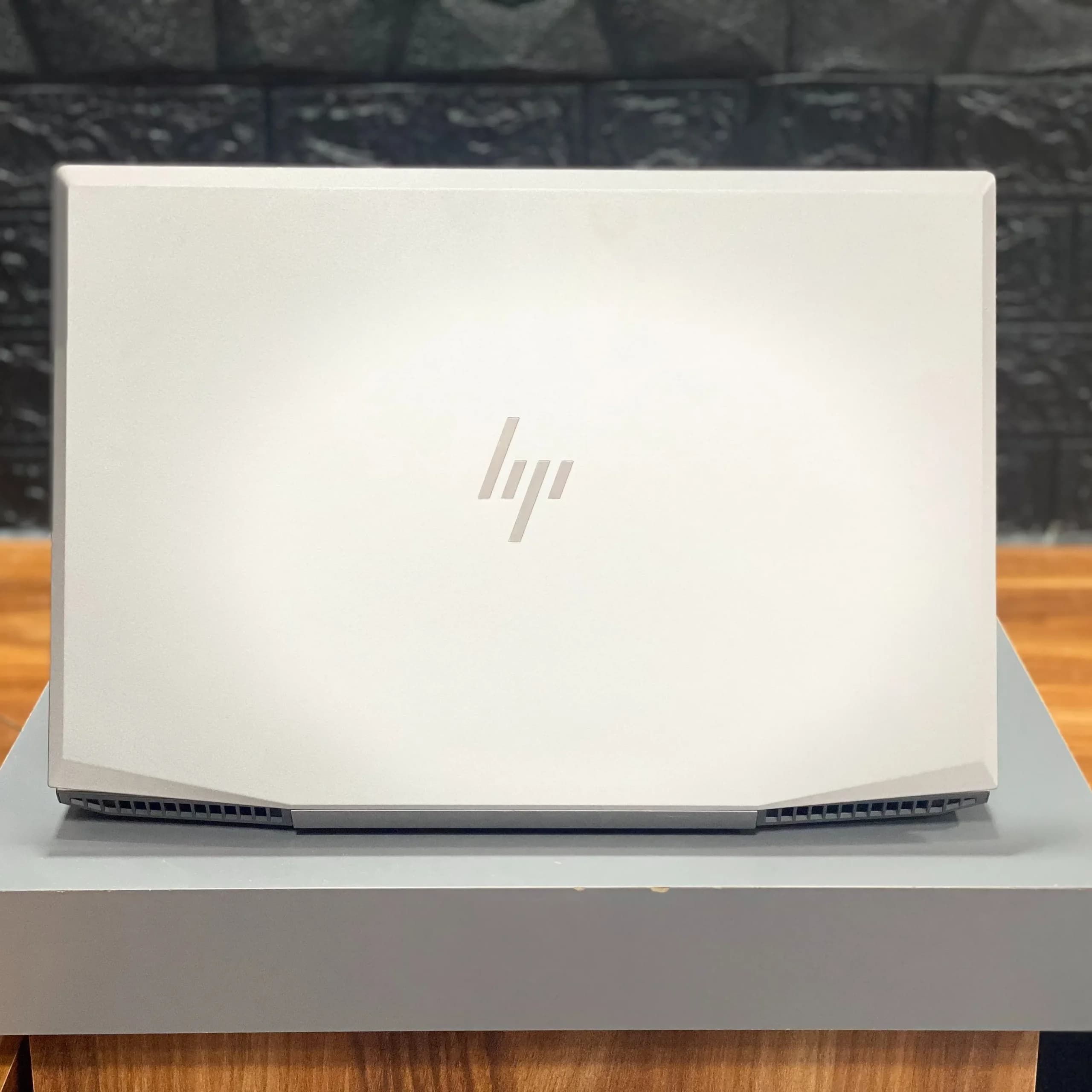 لپ تاپ 14 اینچی اچ پی مدل HP ZBook 15v G5 Core i7-8750H 16GB DDR4 256GB SSD Nvidia Quadro P600 4GB – کارکرده — تصویر ۱۱