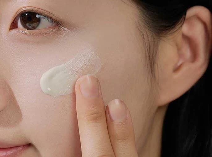 کرم ضد آفتاب رنگی سنتلا ماداگاسکار مدل ایرفیت پلاس اسکین 1004 Skin1004 Madagascar Centella Air-Fit Suncream Plusمناسب برای انواع پوست حجم 50 میلی لیتر — تصویر ۴