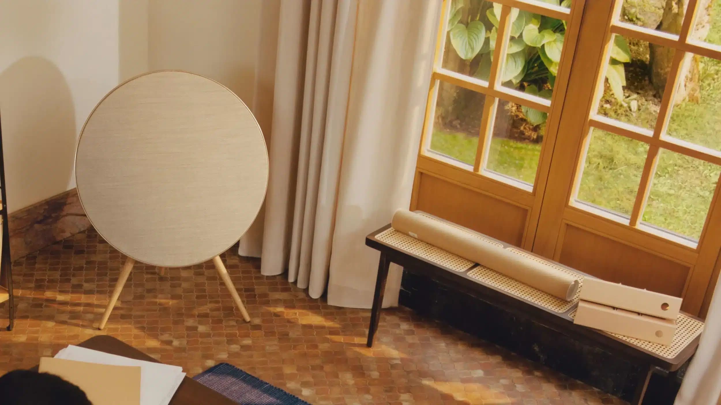 اسپیکر بلوتوثی بنگ اند آلفسن مدل Bang & Olufsen Beosound A9 5th Gen — تصویر ۳
