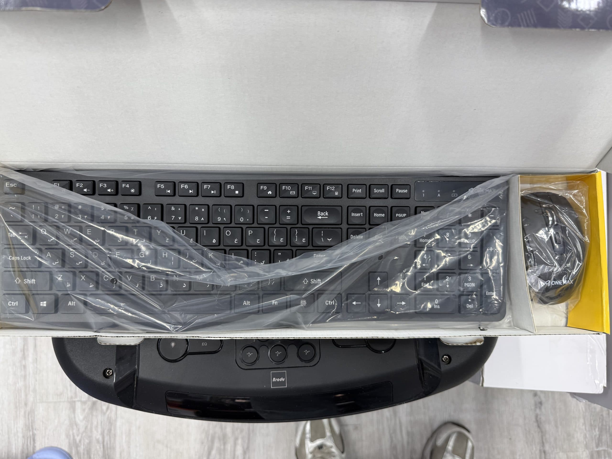 کیبورد و ماوس بی‌سیم وان مکس مدل ONE MAX OM-4700WB با حروف فارسی و کلیدهای شکلاتی اورجینال (عمده و تک) — تصویر ۵