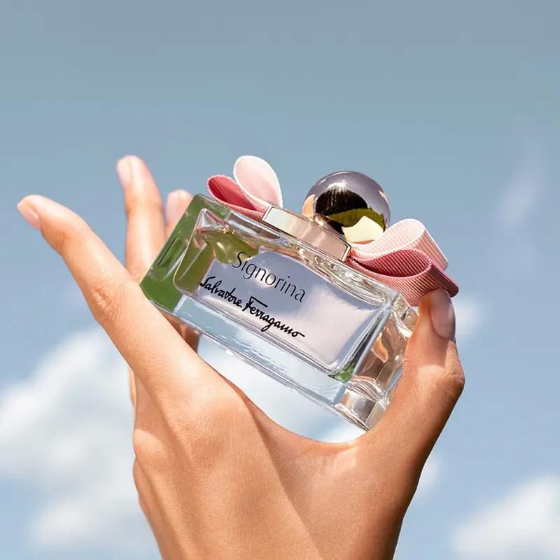 عطر ادکلن سالواتوره فراگامو سیگنوریا ادو تویلت اصل | Salvatore Ferragamo Signorina Eau de Toilette — تصویر ۴