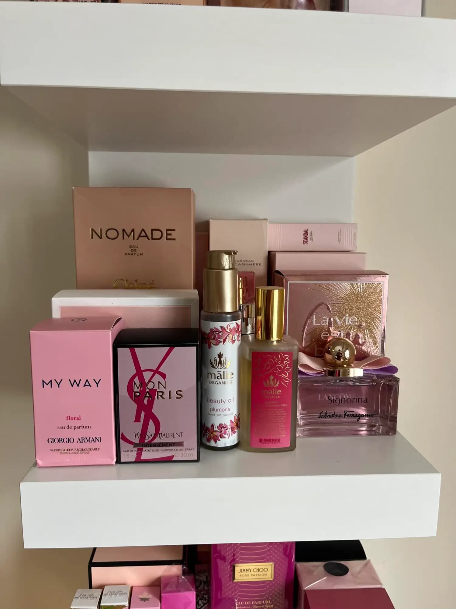عطر ادکلن سالواتوره فراگامو سیگنوریا ادو تویلت اصل | Salvatore Ferragamo Signorina Eau de Toilette — تصویر ۵