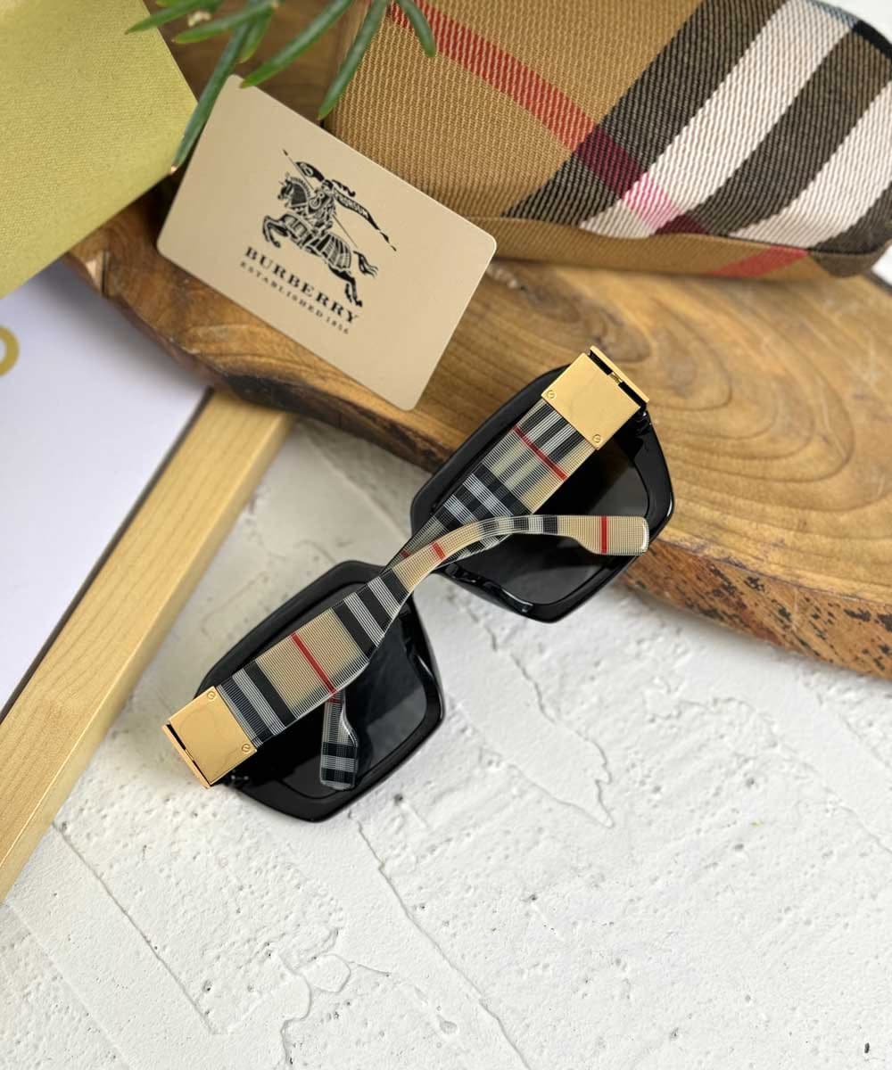 عینک آفتابی زنانه بربری مدل BURBERRY B4391U — تصویر ۴