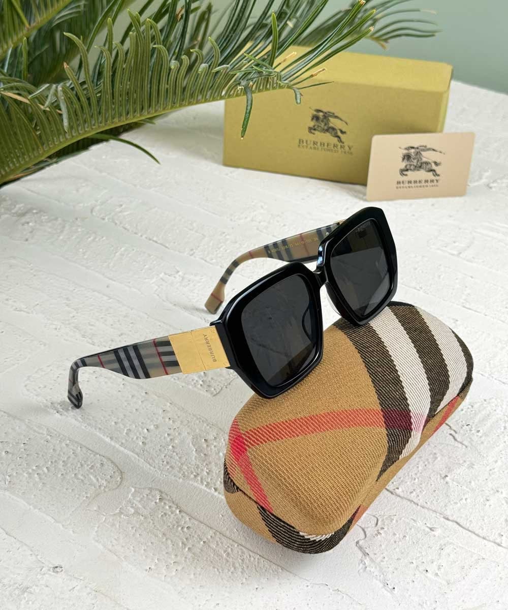 عینک آفتابی زنانه بربری مدل BURBERRY B4391U — تصویر ۳