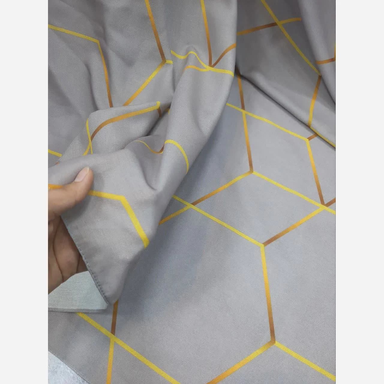 روسری مجلسی طرح افرا نخ کاستوم سیتو قواره بزرگ 140×140 لیز نیست — تصویر ۵