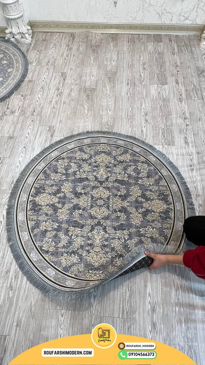 فرشینه نمدی رویه مخمل با نمد 1000 گرم | طرح پر فروش طوسی طلایی RH 1561 — تصویر ۳