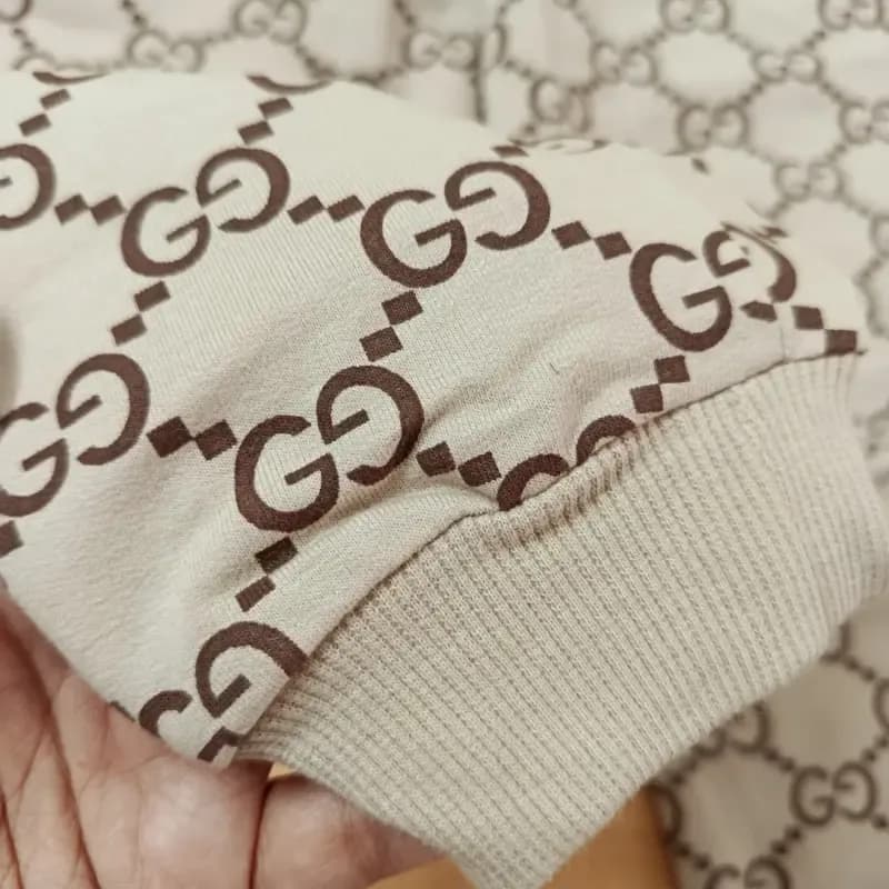 بلوز شلوار دورس بچگانه Gucci رنگ ماسه ای سایز 40 تا 50 — تصویر ۴