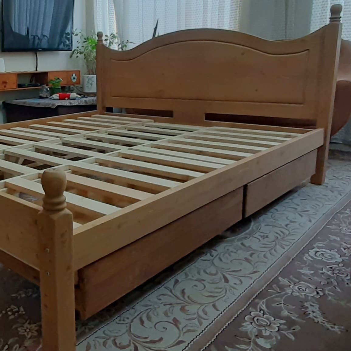 تخت خواب چهار کشو تمام چوب کلاسیک دو نفره 160-200 مبلمان فرنا مدل 1143490 — تصویر ۳