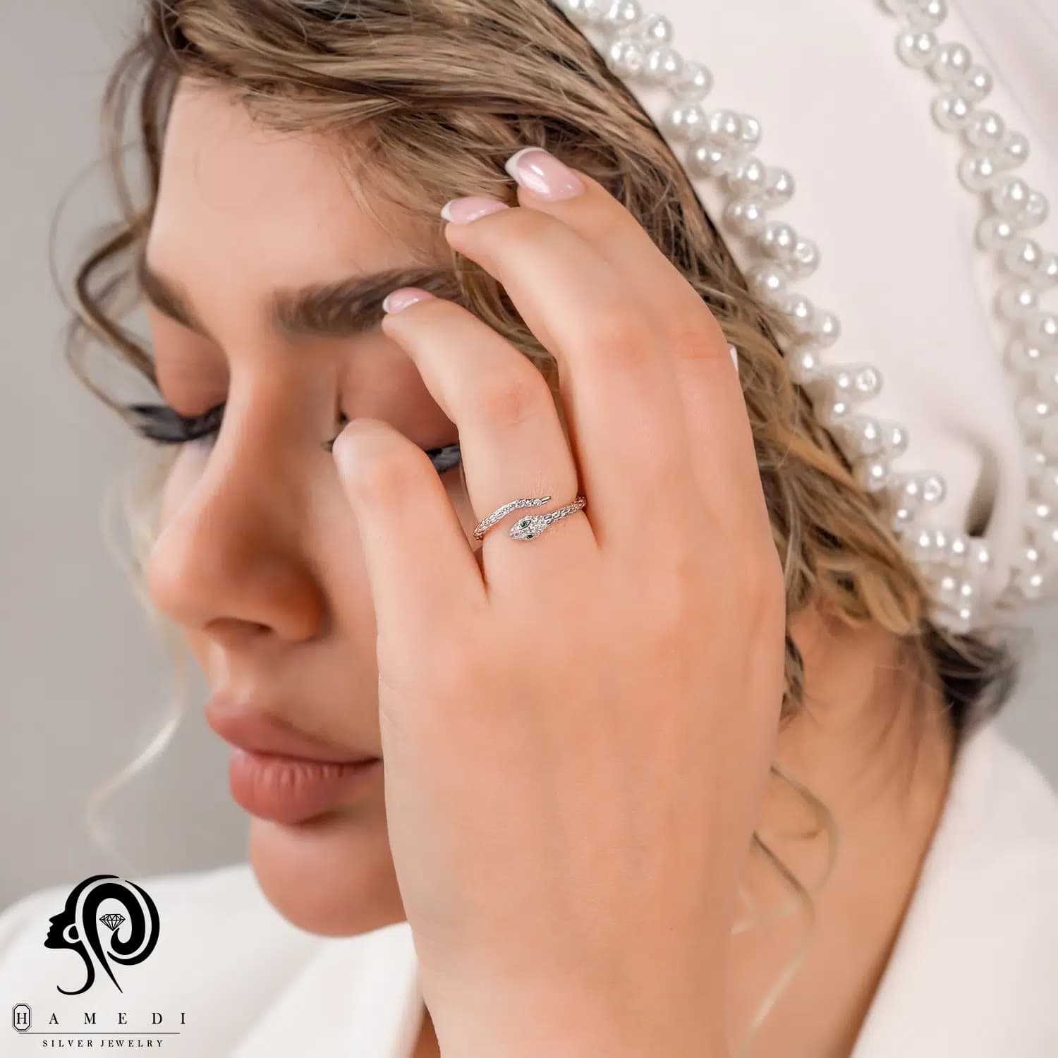 انگشتر نقره زنانه مجلسی طرح ماری مدل RE B150 — تصویر ۳
