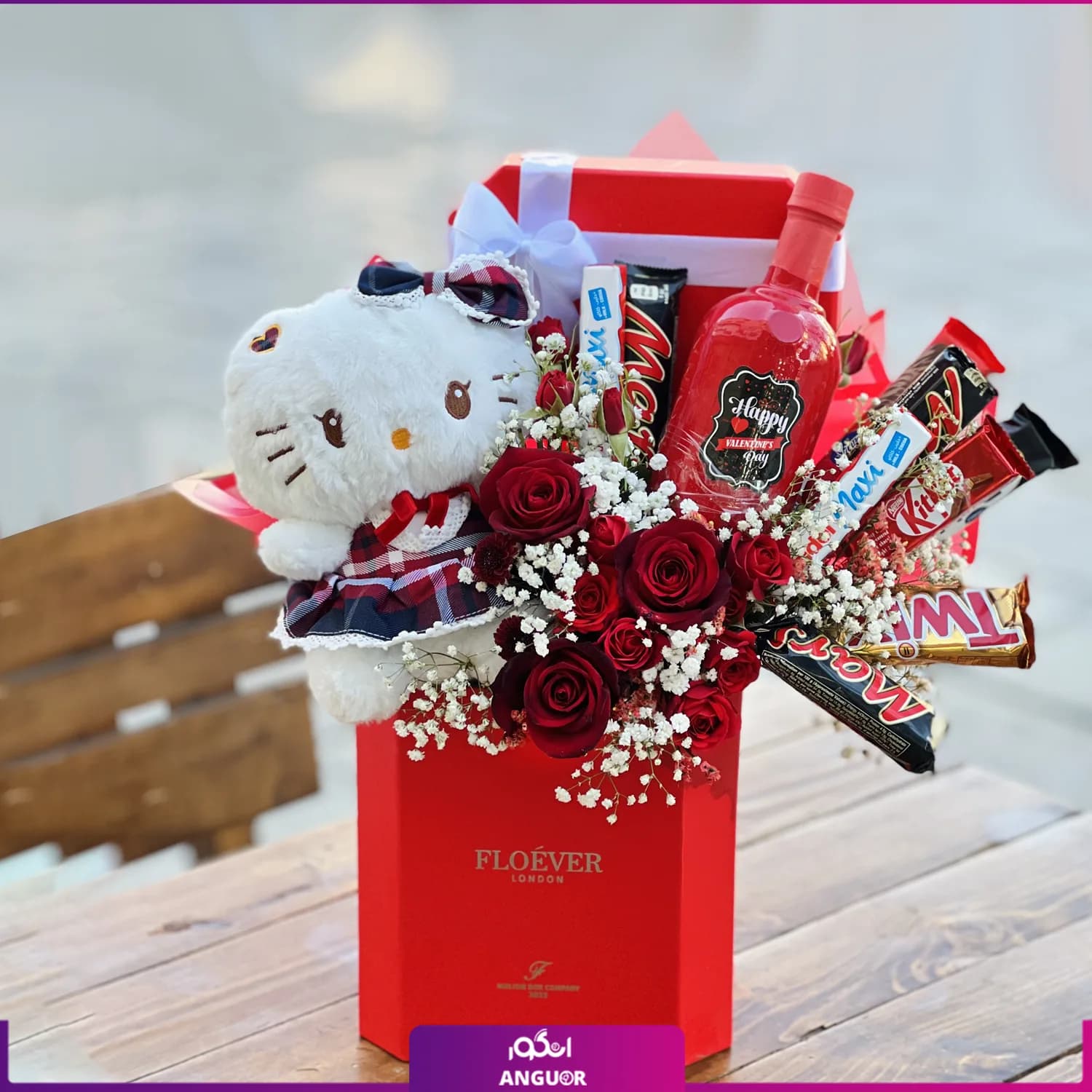 3 شاخه گل رز در باکس گل وشکلات ولنتاین