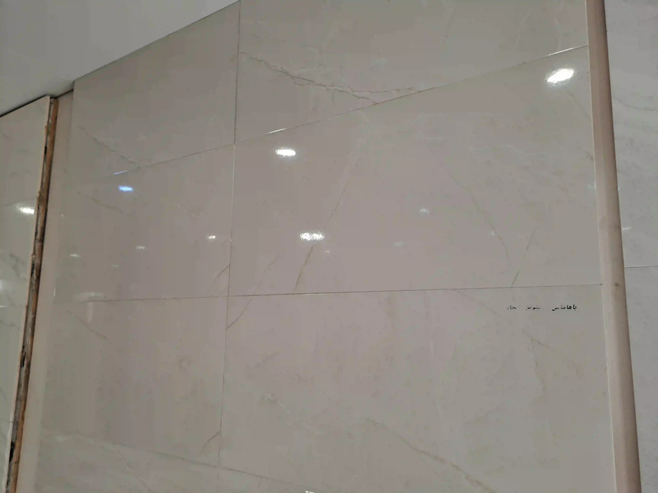 کاشی سفید رگه دار باهاماس روشن 30*60 — تصویر ۴