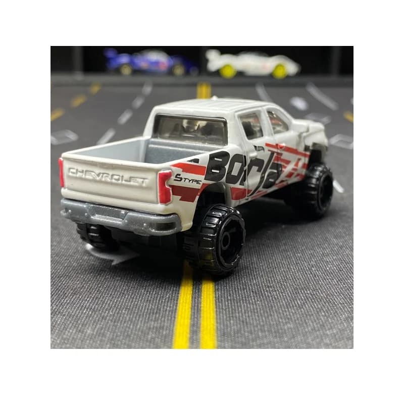 ماشین هات ویلز مدل 19 Chevy Silverado Trail Boss LT — تصویر ۳