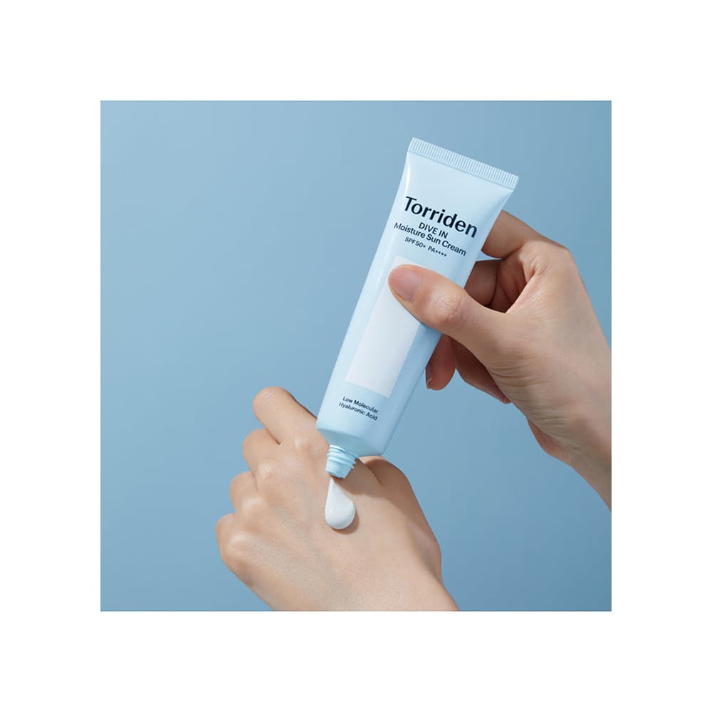 ضد آفتاب مرطوب کننده و ابرسان توریدن Torriden DIVE-IN Watery Moisture Sun Creamمناسب برای پوستهای حساس و مستعد آکنه حجم 60میلی لیتر — تصویر ۶