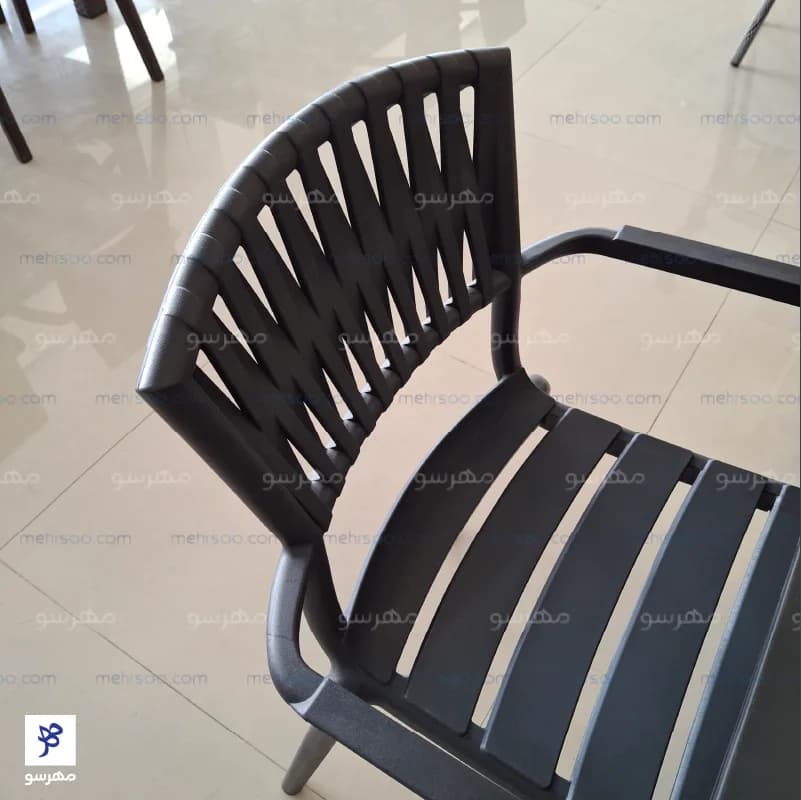 میز و صندلی پلیمری 4 نفره رومئو کلیپ — تصویر ۳