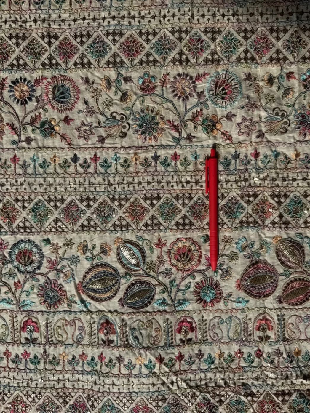 پارچه لینن هندی سوزندوزی سفید — تصویر ۲