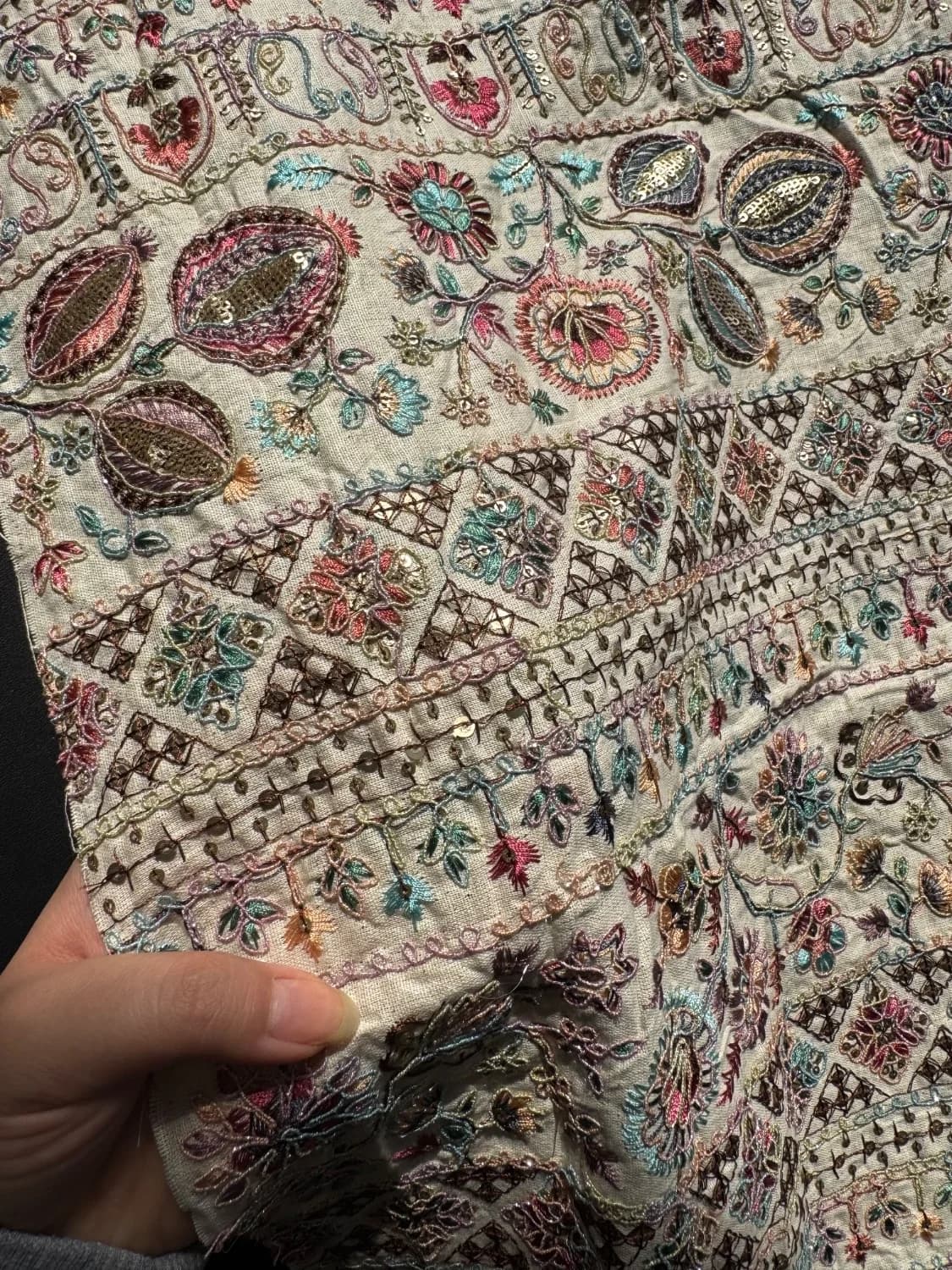 پارچه لینن هندی سوزندوزی سفید — تصویر ۴