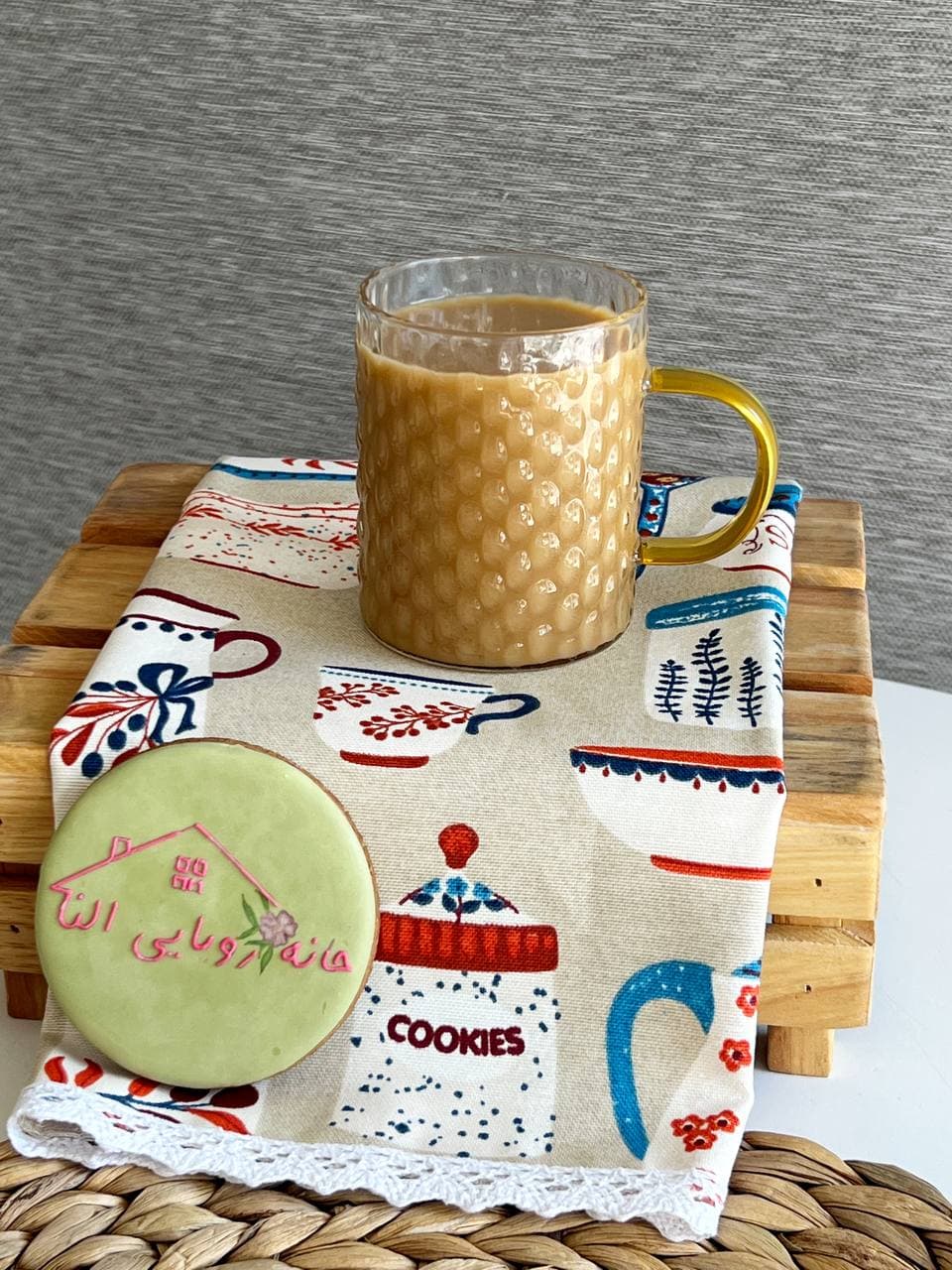 ماگ پیرکس استوانه دسته رنگی طرح حبابی کد B6