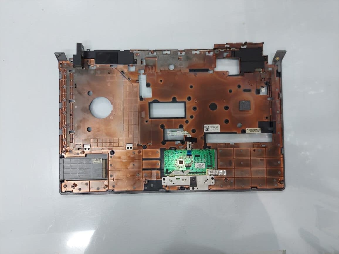 قاب و تاچ کنار کیبرد لپ تاپ دل DELL 1555-1557-1558 رنگ سیلور — تصویر ۲