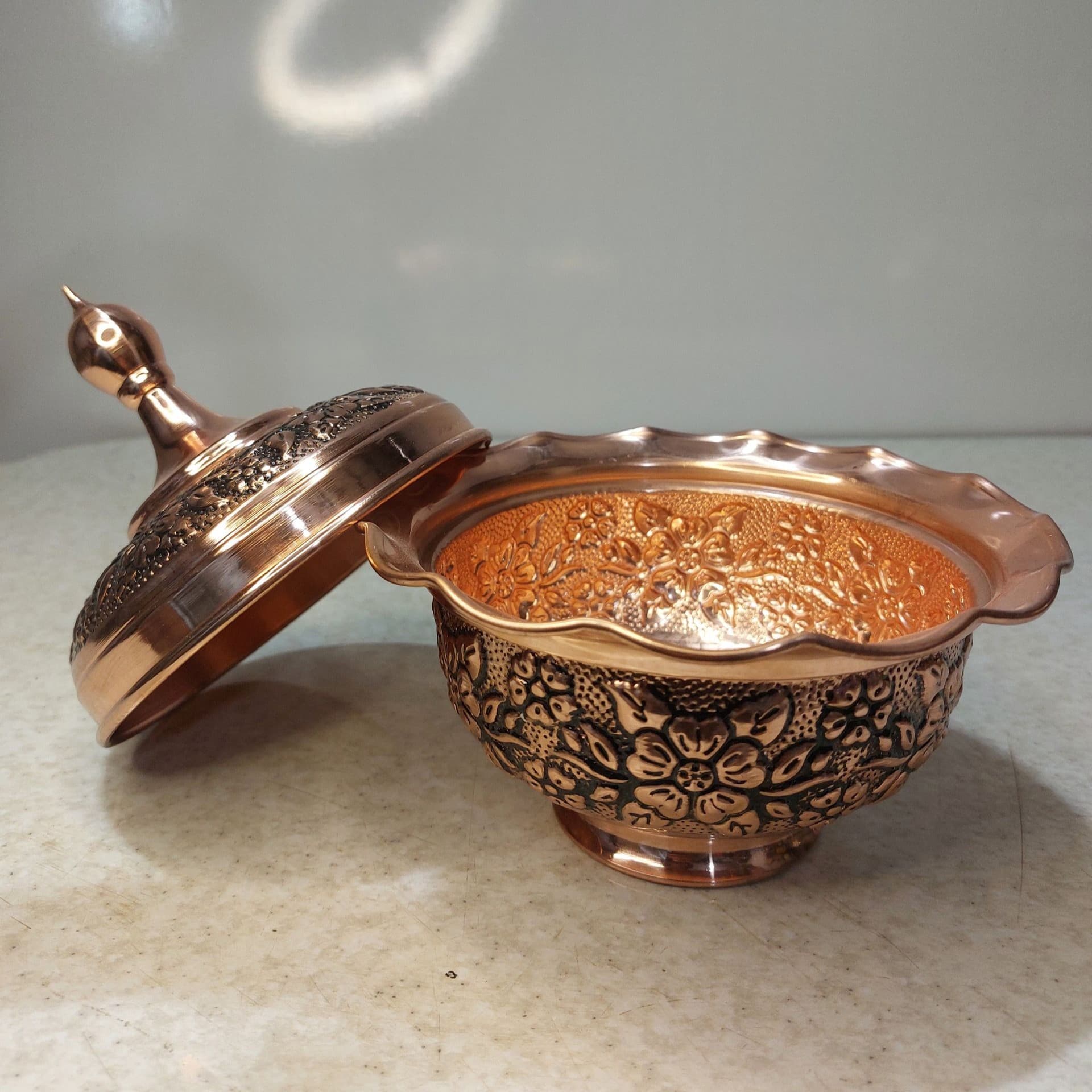 شکلات خوری مسی گلبرگ — تصویر ۴