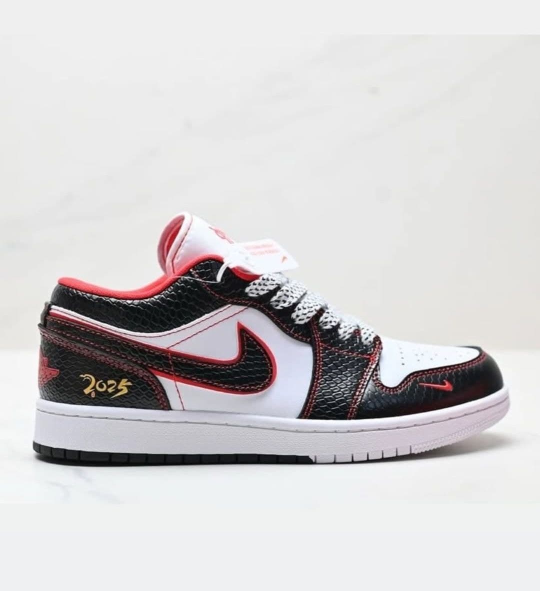 نایک ایر جردن ۱ بدون ساق پوست ماری قرمز مشکی Nike Air Jordan 1 Low Snake