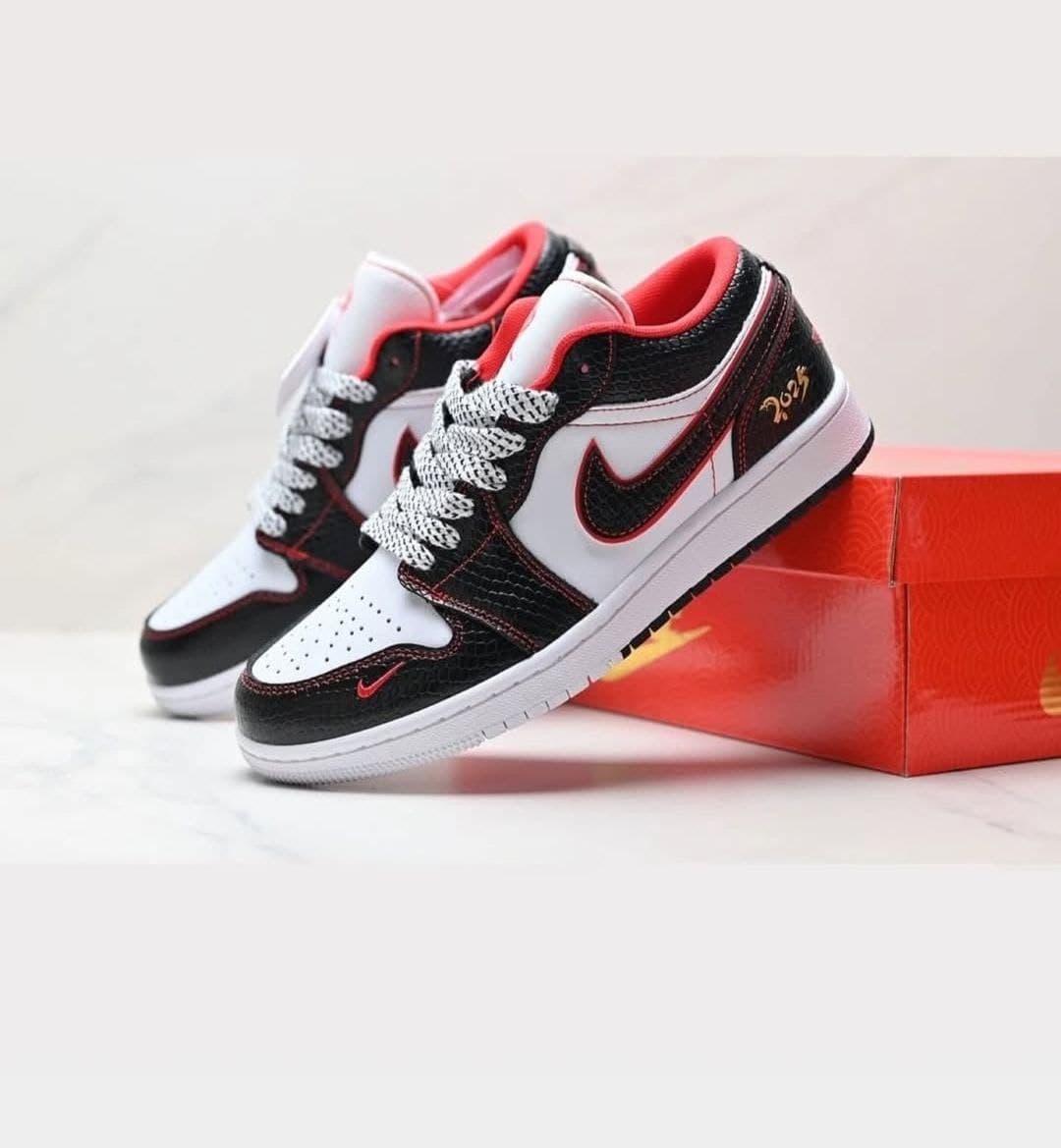 نایک ایر جردن ۱ بدون ساق پوست ماری قرمز مشکی Nike Air Jordan 1 Low Snake — تصویر ۳