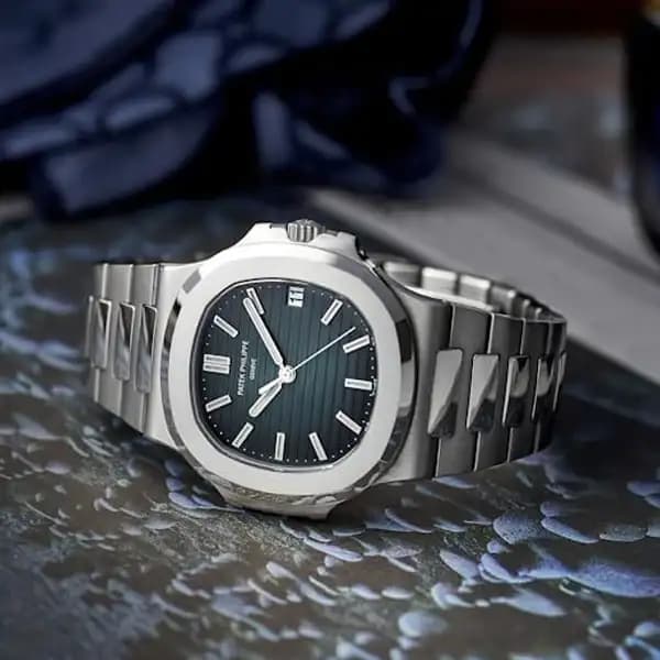 ساعت مچی مردانه پتک فیلیپ موتور ژاپن مدل ناتیلوس نقره ای مشکی (Patek Philippe Nautilus) — تصویر ۱۲