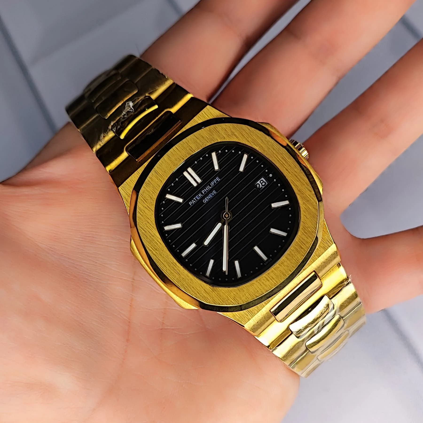 ساعت مچی مردانه پتک فیلیپ موتور ژاپن مدل ناتیلوس طلایی مشکی (Patek Philippe Nautilus) — تصویر ۸