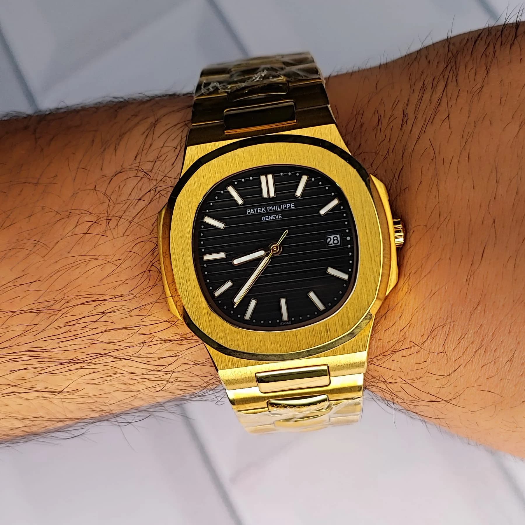 ساعت مچی مردانه پتک فیلیپ موتور ژاپن مدل ناتیلوس طلایی مشکی (Patek Philippe Nautilus) — تصویر ۶