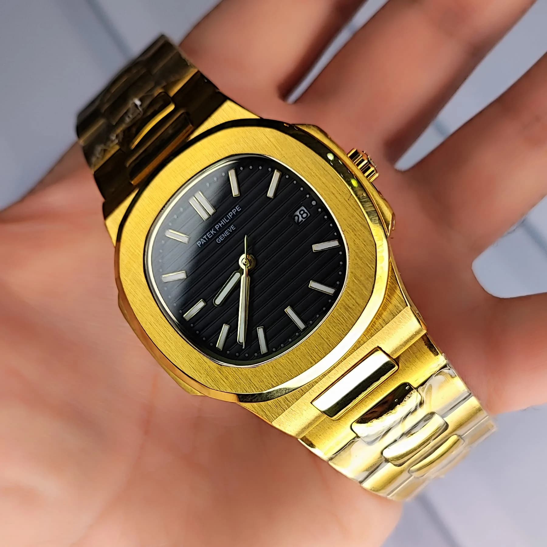ساعت مچی مردانه پتک فیلیپ موتور ژاپن مدل ناتیلوس طلایی مشکی (Patek Philippe Nautilus) — تصویر ۲