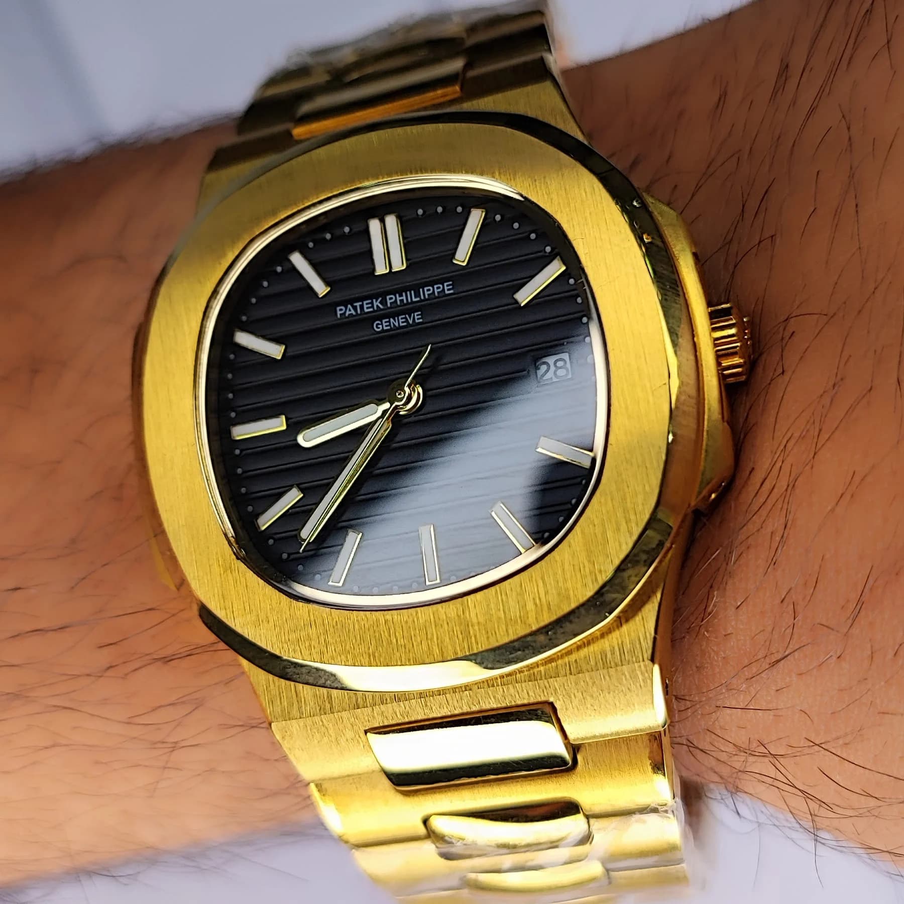 ساعت مچی مردانه پتک فیلیپ موتور ژاپن مدل ناتیلوس طلایی مشکی (Patek Philippe Nautilus) — تصویر ۵