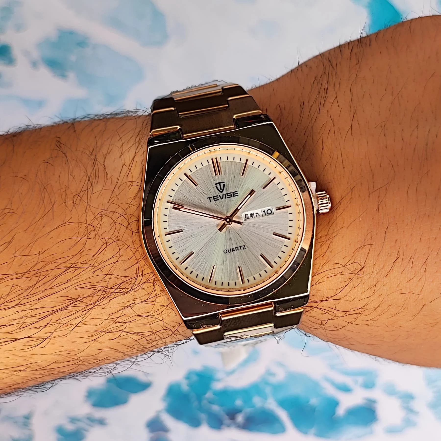 ساعت مچی عقربه ای مردانه تویس طلایی مدل S303 — تصویر ۶