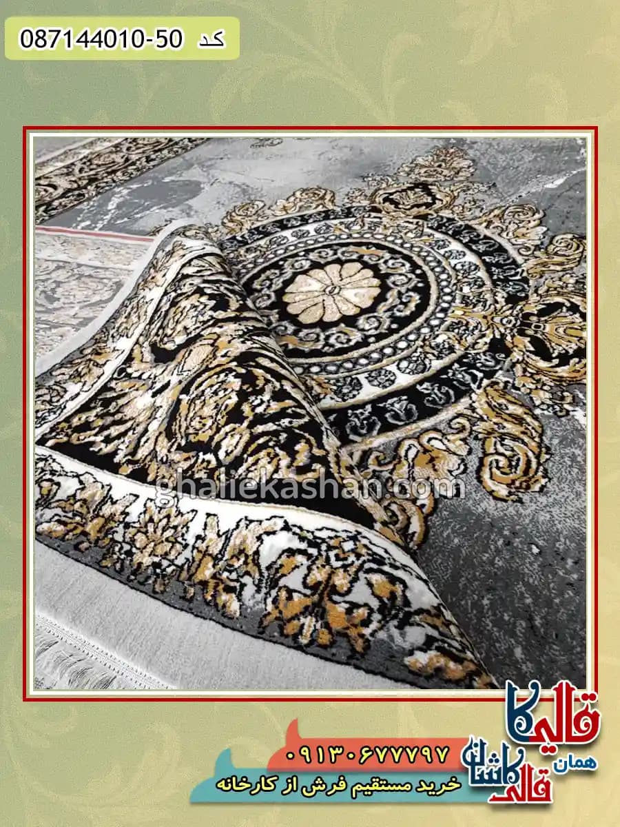 فرش ارزان طلاکوب طرح 700 شانه طرح ورساچه ژیوا رنگ طوسی نقره ای کاشان — تصویر ۴