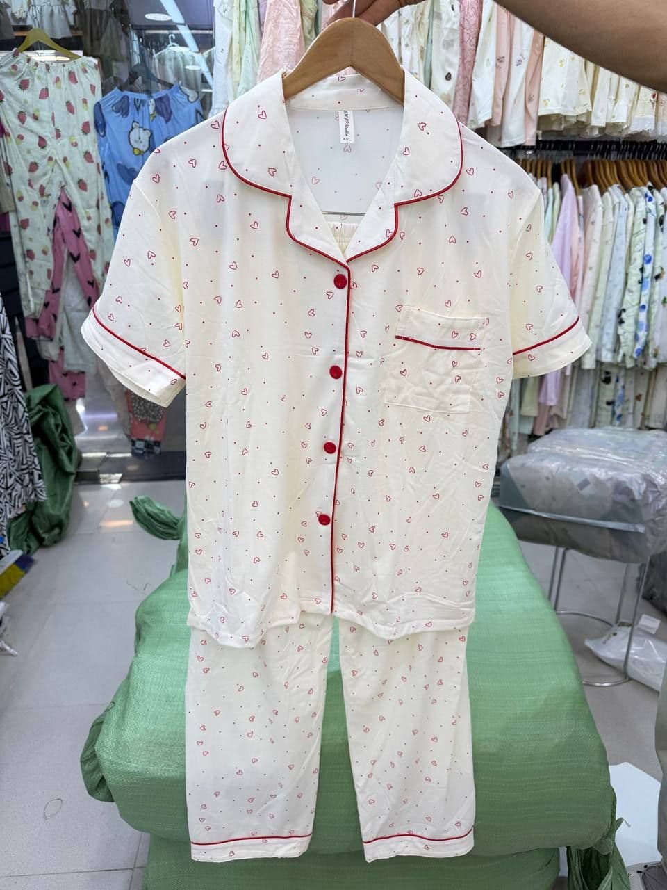 ست دو تیکه راحتی بلوزجلو دکمه و شلوار نخ پنبه وارداتی دخترانه و زنانه کد 9763 — تصویر ۲