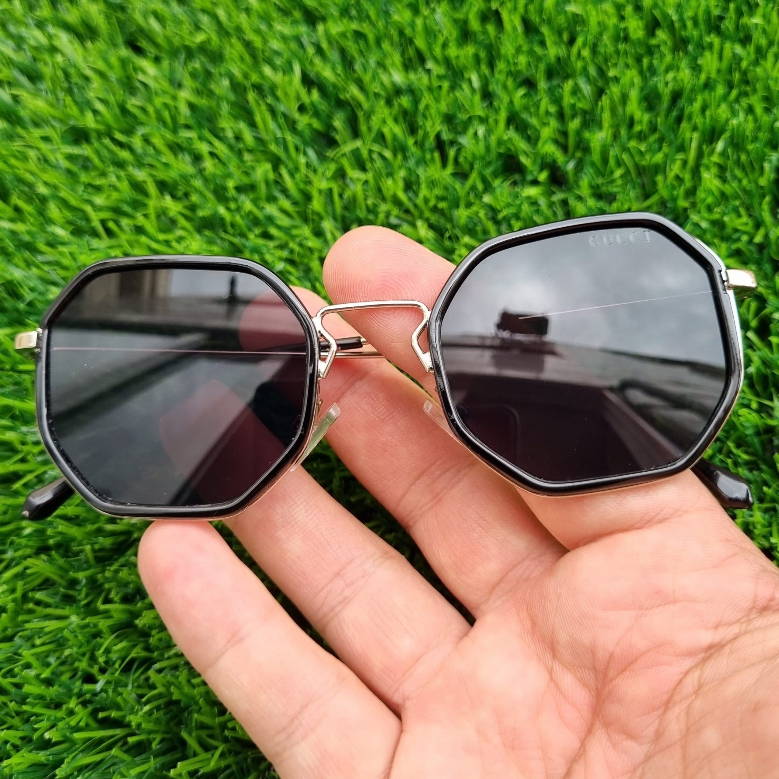 عینک آفتابی گوچی مدل چند ضلعی نقره ای — تصویر ۳