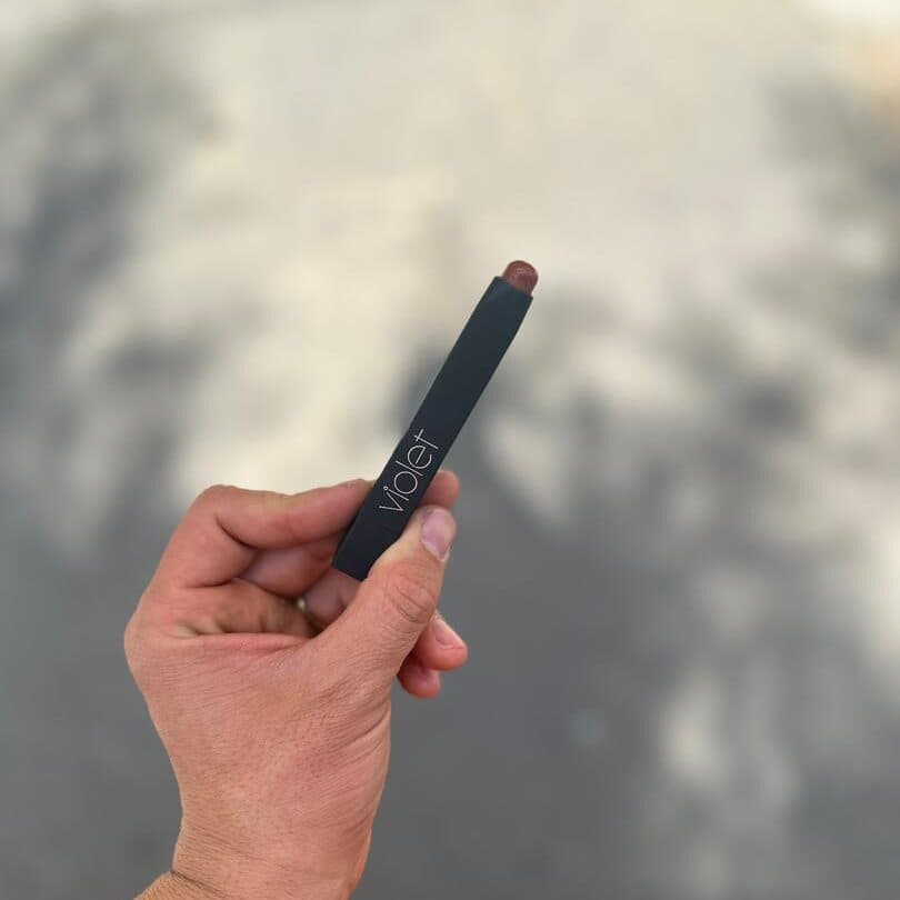 رژلب مخملی پیچی ویولت — تصویر ۳
