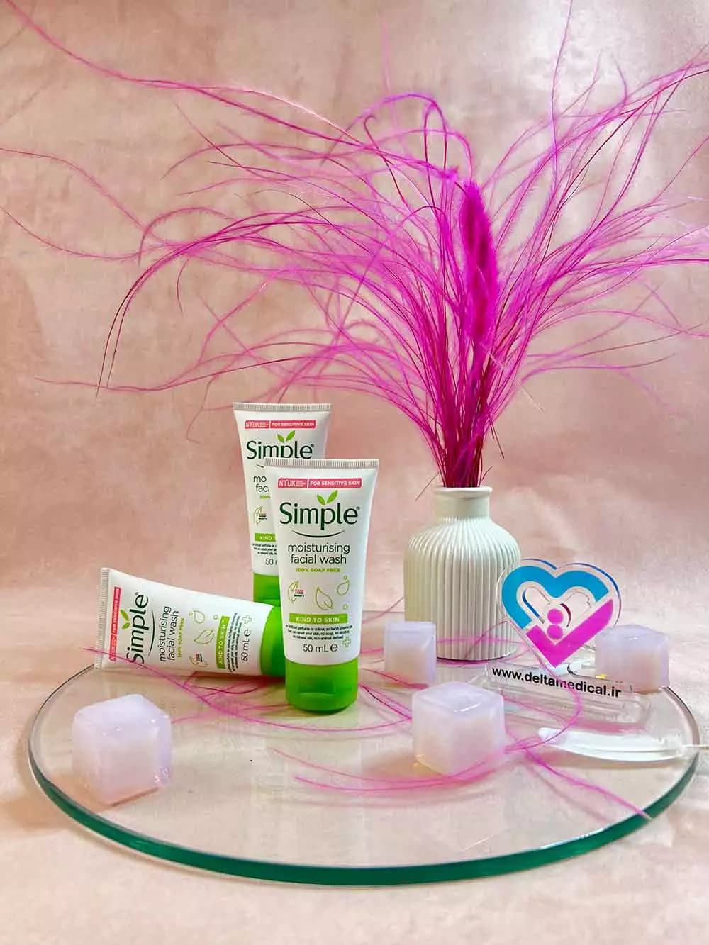ژل شست و شو پوست خشک و حساس سیمپل (Simple Moisturizing ) — تصویر ۳