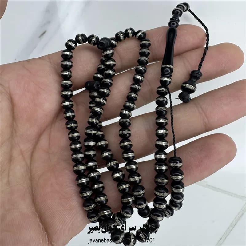 تسبیح یسر (کوک) ۱۰۱ دانه با نقره‌کوبی و بافت کهنه — تصویر ۲