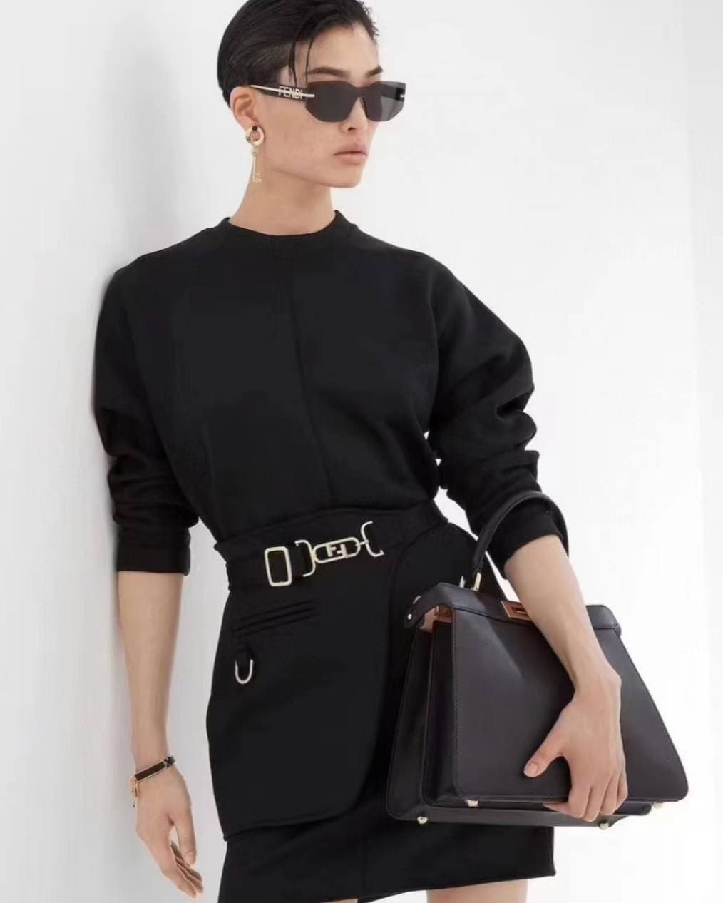 عینک آفتابی زنانه فندی مدل FENDI FE40066U — تصویر ۲