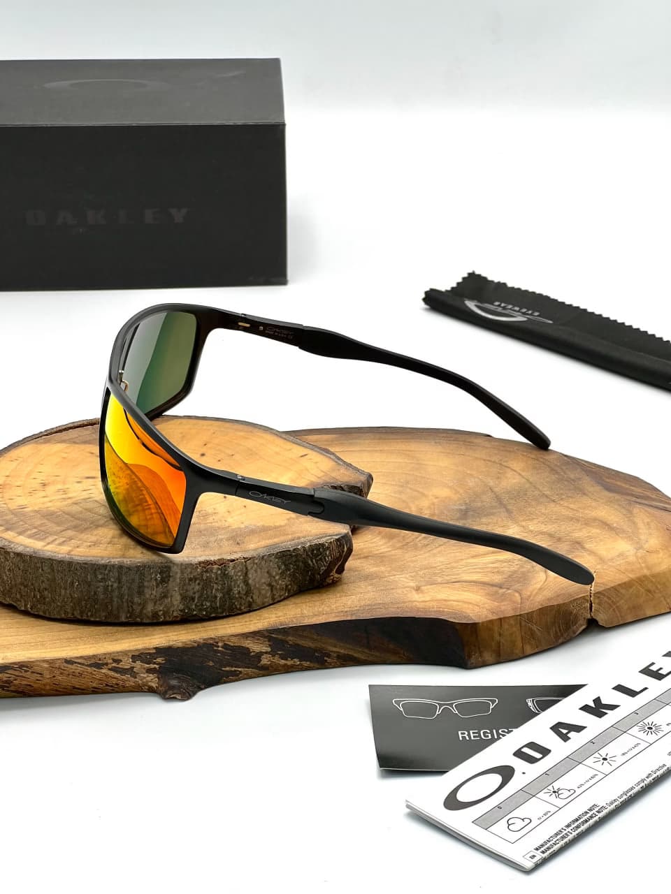 عینک آفتابی اوکلی مدل OAKLEY OOA5020 — تصویر ۲