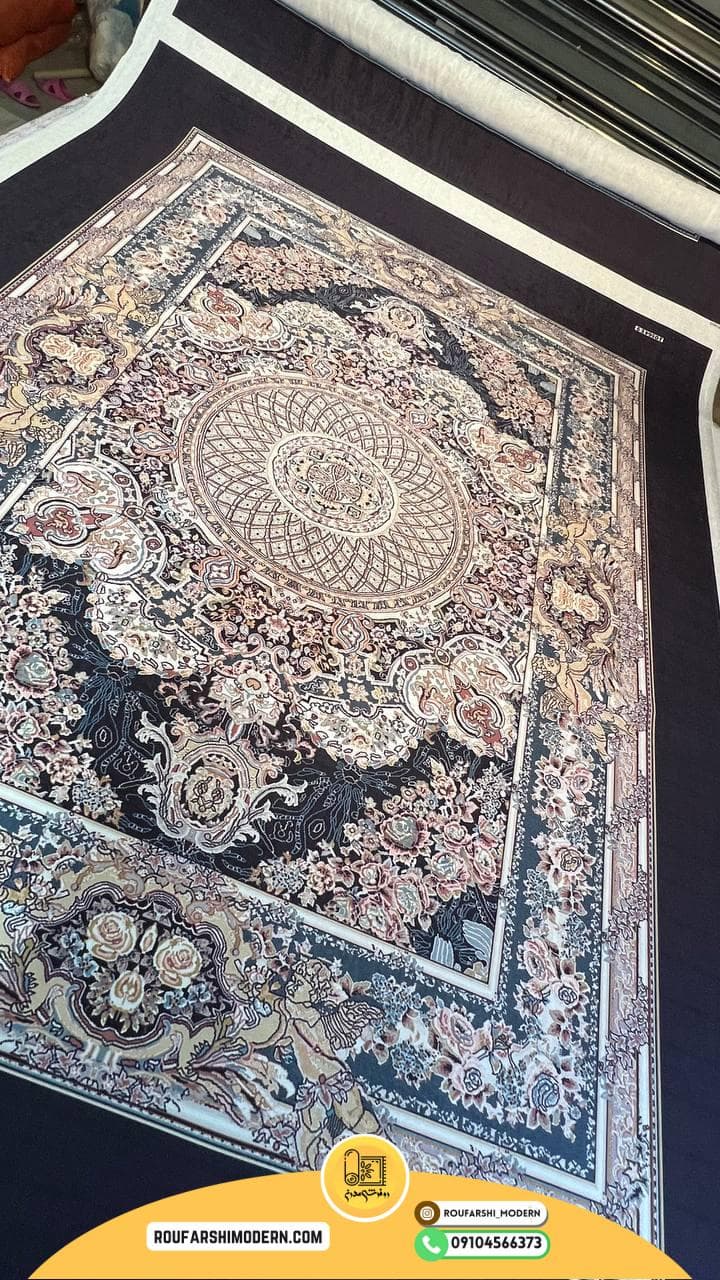 فرشینه / کاور فرش و روفرشی کشدار طرح جذاب زمینه سرمه ای کد 0564 — تصویر ۲