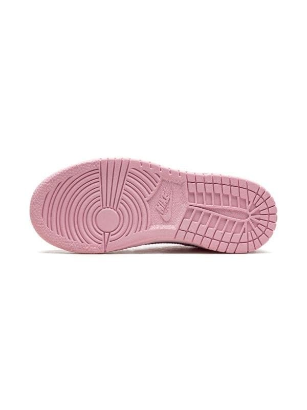 نایک اس بی دانک بدون ساق تریپل صورتی Nike sb dunk low Triple Pink — تصویر ۳