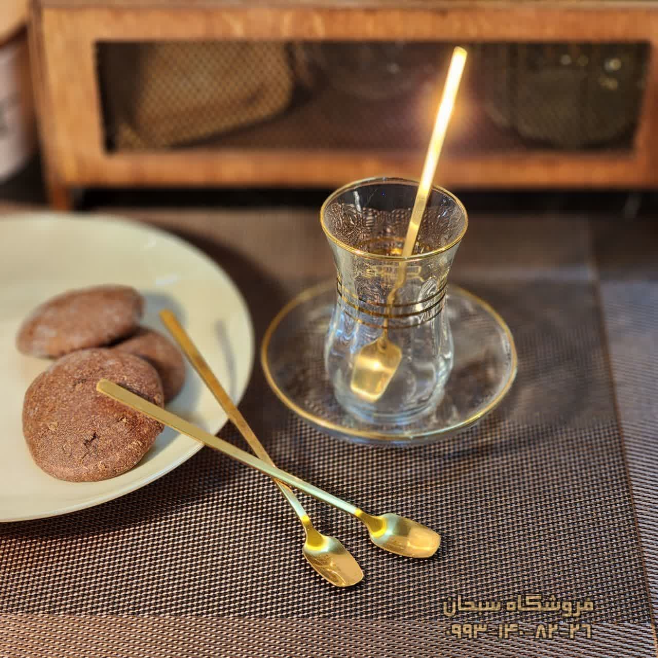 پک قاشق طلایی شربت و چای