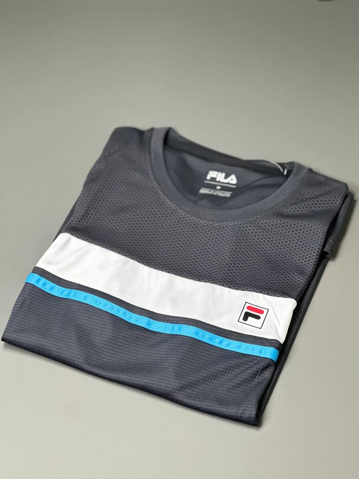 تیشرت مردانه FILA کد 6936 رنگ طوسی — تصویر ۳