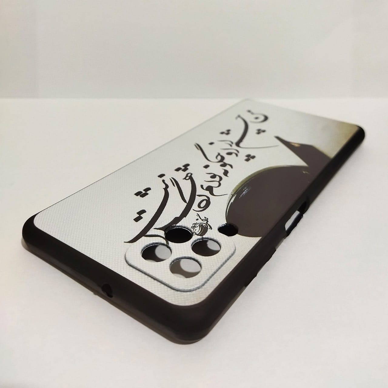 کاور کد 1822 مناسب برای گوشی موبایل سامسونگ A22 طرح خوشنویسی — تصویر ۲