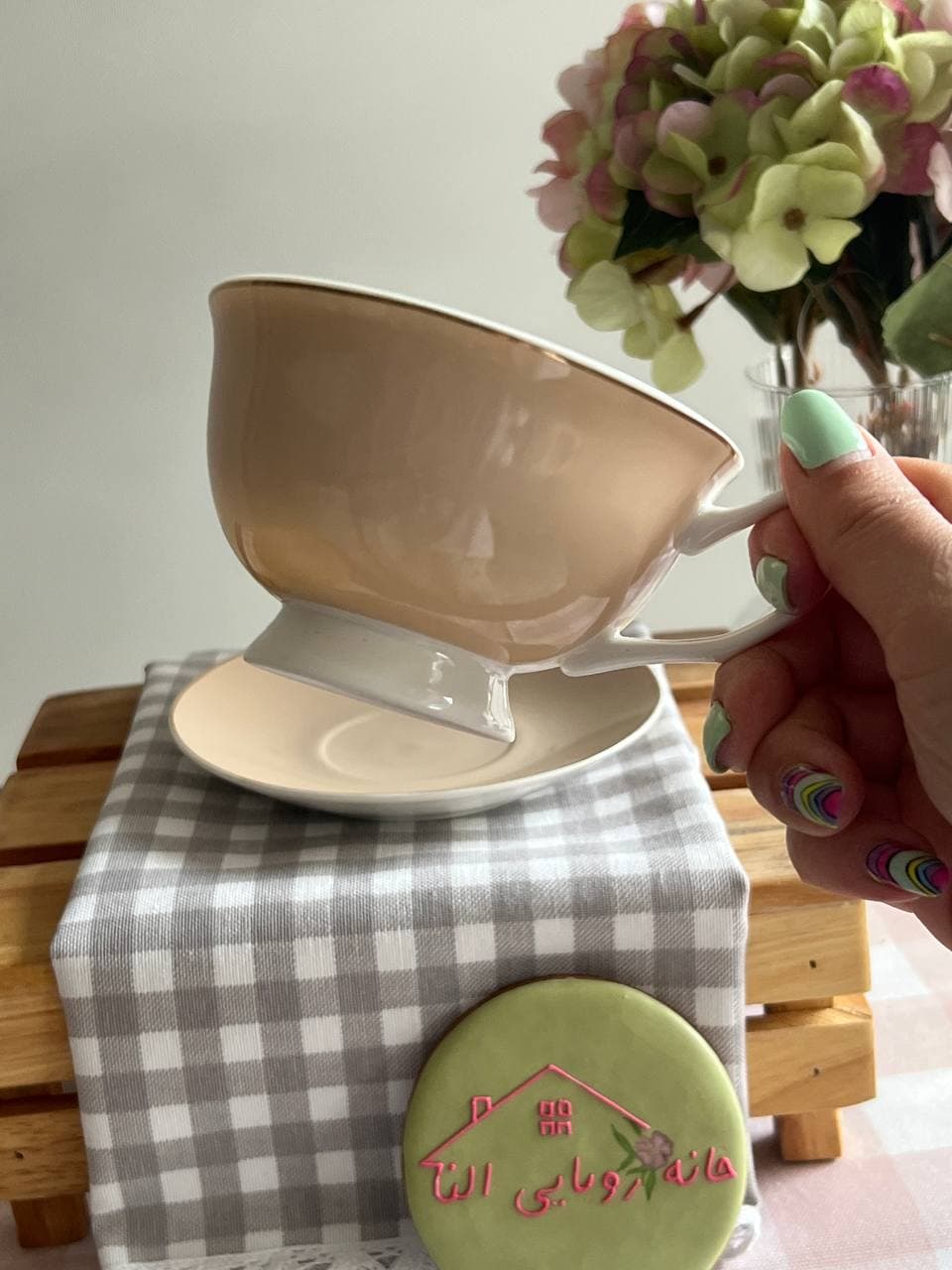 فنجان نعلبکی چایخوری طرح گلگلی کد 8002- رنگ کرم — تصویر ۴