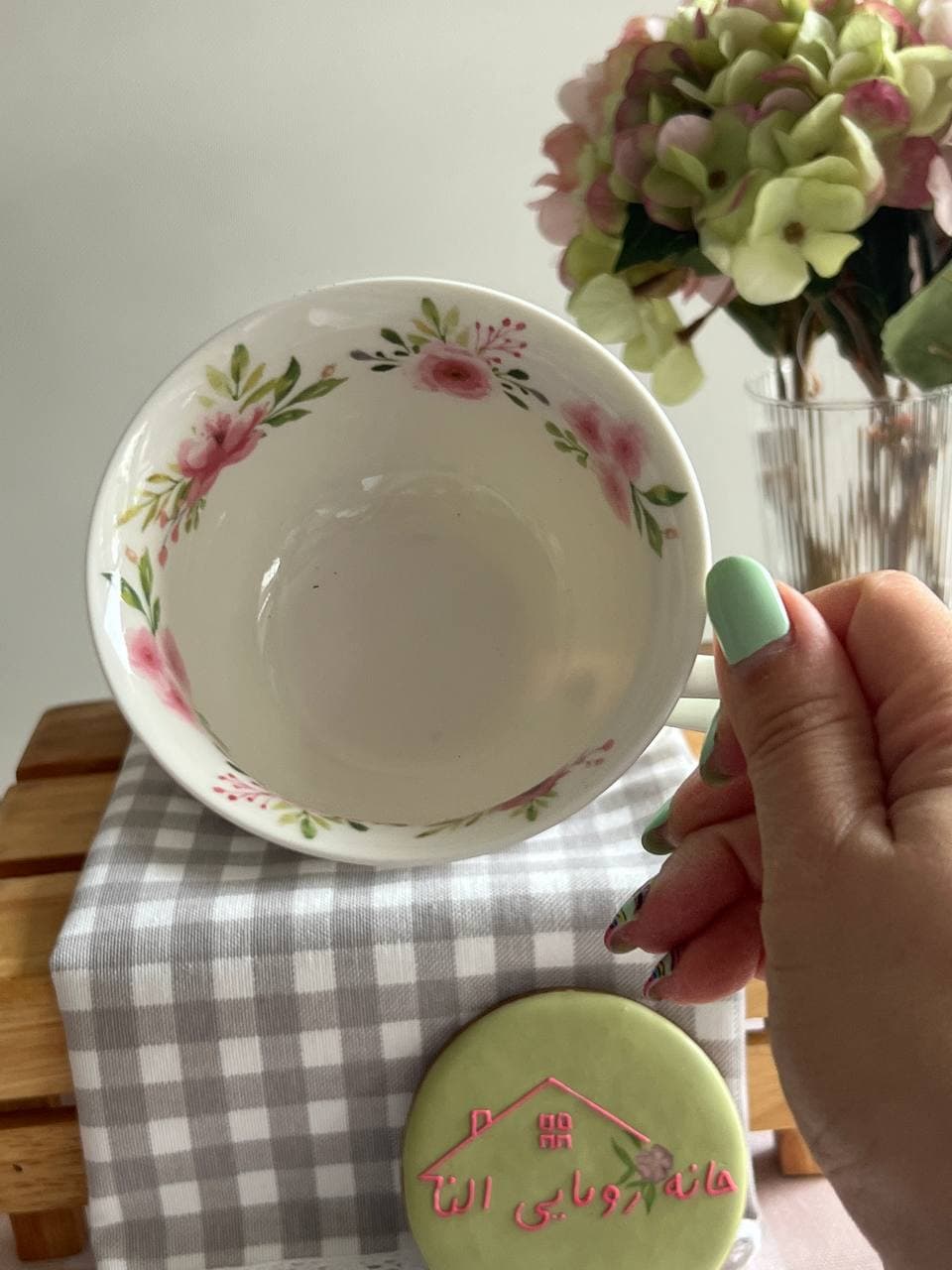 فنجان نعلبکی چایخوری طرح گلگلی کد 8002- رنگ کرم — تصویر ۲